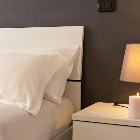 Le Corti Di * נאפולי